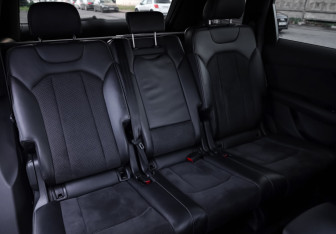 Подержанный автомобиль Audi Q7 2015 года (29 фото)