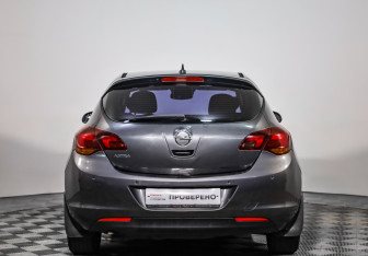 Подержанный автомобиль Opel Astra Hatchback 2011 года (5 фото)