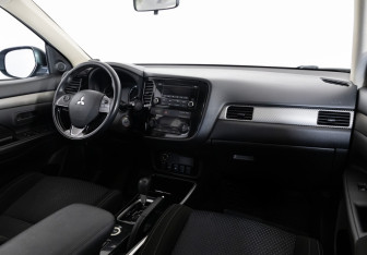 Подержанный автомобиль Mitsubishi Outlander 2017 года (9 фото)