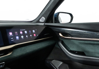 Подержанный автомобиль Geely Monjaro 2023 года (19 фото)