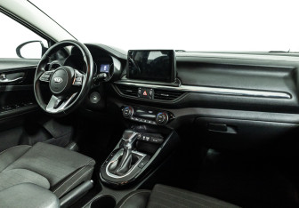 Подержанный автомобиль Kia Cerato Sedan 2019 года (9 фото)