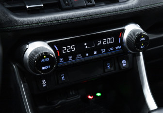 Подержанный автомобиль Toyota RAV4 2022 года (20 фото)