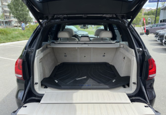 Подержанный автомобиль BMW X5 2013 года (17 фото)