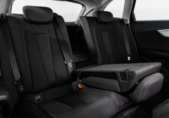 Подержанный автомобиль Audi A4 Wagon 2019 года (27 фото)