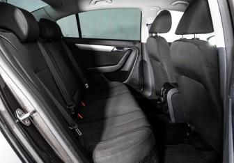 Подержанный автомобиль Volkswagen Passat Sedan 2011 года (17 фото)