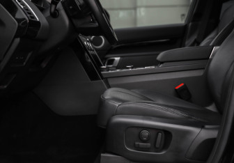 Подержанный автомобиль Land Rover Discovery 2018 года (27 фото)