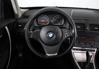 Подержанный автомобиль BMW X3 2010 года (10 фото)