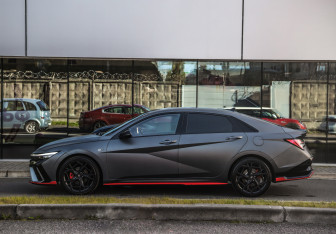 Подержанный автомобиль Hyundai Elantra Sedan 2024 года (9 фото)