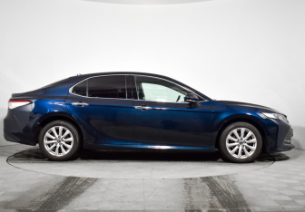 Подержанный автомобиль Toyota Camry Sedan 2018 года (4 фото)