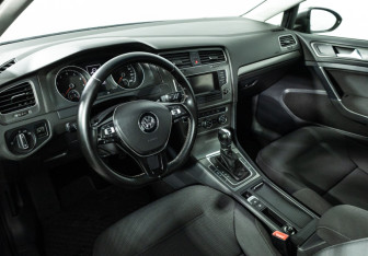 Подержанный автомобиль Volkswagen Golf Hatchback 2013 года (11 фото)