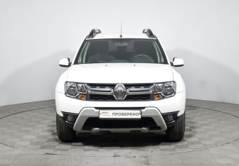 Подержанный автомобиль Renault Duster 2016 года (2 фото)