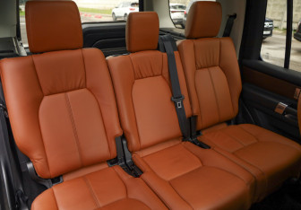 Подержанный автомобиль Land Rover Discovery 2016 года (32 фото)
