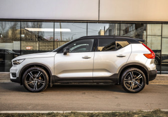 Подержанный автомобиль Volvo XC40 2021 года (8 фото)