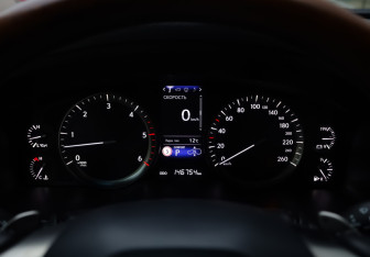 Подержанный автомобиль Lexus LX 2016 года (13 фото)