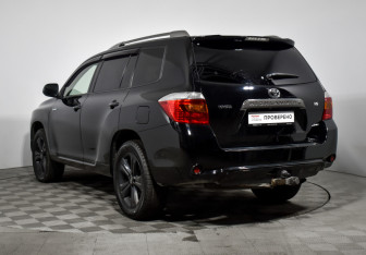 Подержанный автомобиль Toyota Highlander 2008 года (7 фото)