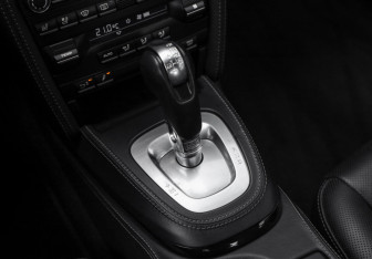 Подержанный автомобиль Porsche Cayman 2010 года (24 фото)