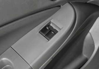 Подержанный автомобиль Nissan Almera Classic 2008 года (10 фото)