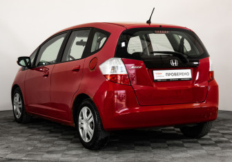 Подержанный автомобиль Honda Jazz 2009 года (7 фото)