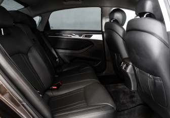 Подержанный автомобиль Hyundai Genesis 2015 года (28 фото)