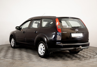 Подержанный автомобиль Ford Focus Wagon 2005 года (7 фото)