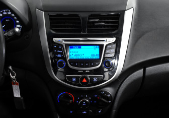 Подержанный автомобиль Hyundai Solaris Sedan 2011 года (15 фото)