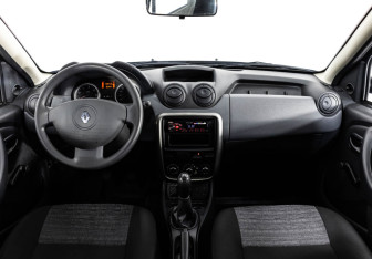 Подержанный автомобиль Renault Duster 2014 года (10 фото)