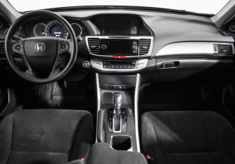 Подержанный автомобиль Honda Accord Sedan 2013 года (13 фото)