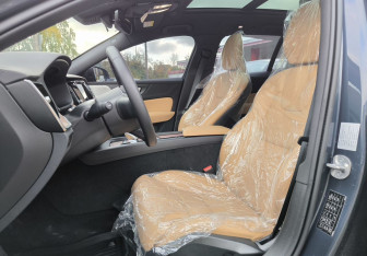 Подержанный автомобиль Volvo V60 Cross Country 2023 года (21 фото)