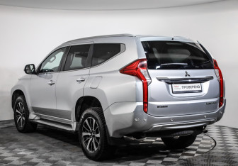 Подержанный автомобиль Mitsubishi Pajero Sport 2018 года (6 фото)