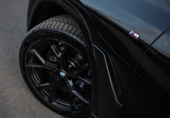 Подержанный автомобиль BMW X6 2020 года (12 фото)