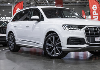 Подержанный автомобиль Audi Q7 2021 года (6 фото)