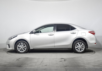Подержанный автомобиль Toyota Corolla Sedan 2014 года (8 фото)