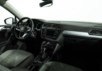 Подержанный автомобиль Volkswagen Tiguan 2022 года (9 фото)