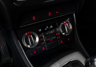 Подержанный автомобиль Audi Q3 2013 года (17 фото)