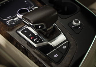Подержанный автомобиль Audi Q7 2016 года (19 фото)