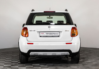 Подержанный автомобиль Suzuki SX4 Hatchback 2011 года (6 фото)