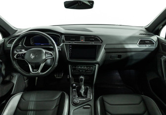 Подержанный автомобиль Volkswagen Tiguan 2021 года (13 фото)