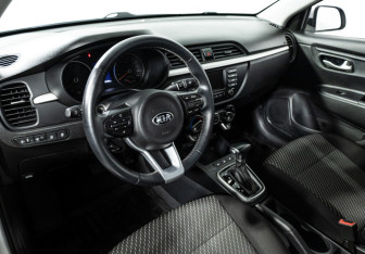 Подержанный автомобиль Kia Rio Sedan 2020 года (11 фото)