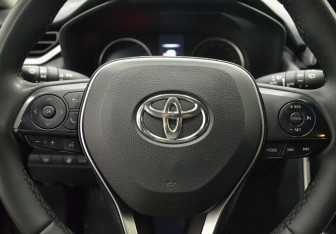 Подержанный автомобиль Toyota RAV4 2019 года (16 фото)