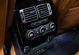 Подержанный автомобиль Land Rover Range Rover 2014 года (29 фото)