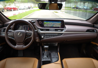Подержанный автомобиль Lexus ES 2021 года (11 фото)
