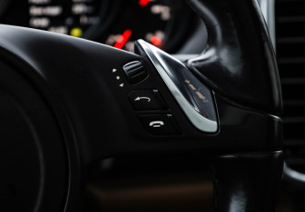 Подержанный автомобиль Porsche Cayenne 2011 года (15 фото)