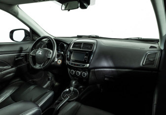 Подержанный автомобиль Mitsubishi ASX 2014 года (9 фото)