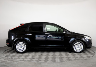 Подержанный автомобиль Ford Focus Hatchback 2010 года (4 фото)