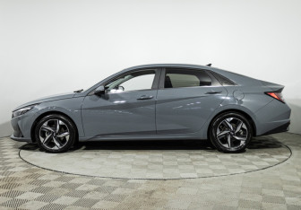 Подержанный автомобиль Hyundai Elantra Sedan 2021 года (8 фото)