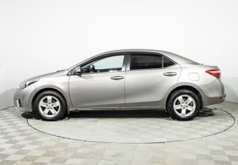 Подержанный автомобиль Toyota Corolla Sedan 2014 года (8 фото)