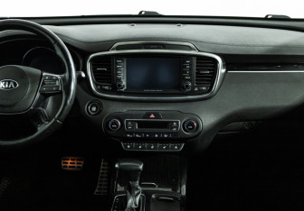 Подержанный автомобиль Kia Sorento 2018 года (14 фото)