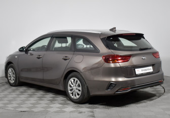 Подержанный автомобиль Kia Ceed Wagon 2019 года (7 фото)