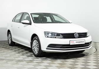 Подержанный автомобиль Volkswagen Jetta Sedan 2017 года (3 фото)