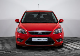 Подержанный автомобиль Ford Focus Hatchback 2010 года (7 фото)